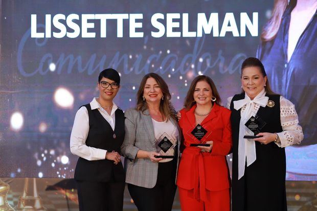 Indhira Ba?ez, Lissette Selman, Tania Báez y Jatnna Tavarez.