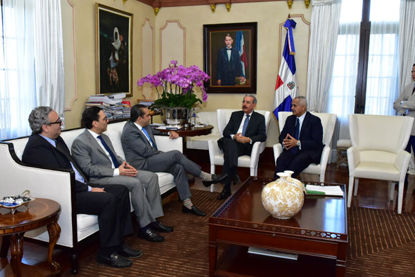 Visita del grupo empresarial al presidente Medina