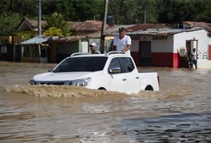 Las lluvias desplazan a 2,455 personas de sus hogares a lugares seguros