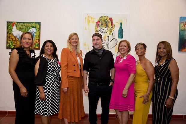 Isabel Ureña, Fanny Ramirez, Katrin Werderman, Yves Drube, Joselyn Sánchez, Lisselot Díaz y Carmen Portorreal.