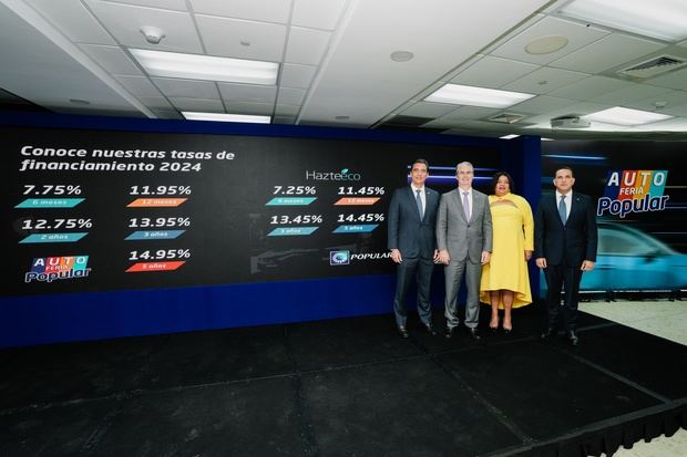Desde la izquierda, los señores Francisco Ramírez, vicepresidente ejecutivo de
Negocios Personales y Sucursales; René Grullón, vicepresidente ejecutivo senior de Negocios
Nacionales e Internacionales; Giselle Moreno, vicepresidenta del Área de Mercadeo y Leonte
Brea, vicepresidente del Área de Negocios Zona Metro Oeste y Canales Comerciales.