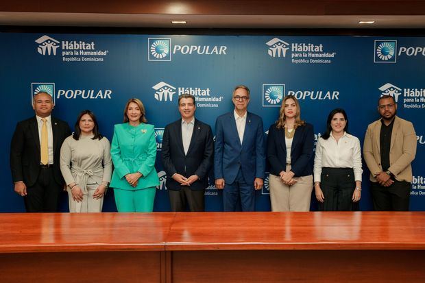 De izquierda a derecha, los señores Leonel Ng, Sonia Mordán, Cesarina Fabián,
Christopher Paniagua, José Mármol, Yaritza Beltré, Mariel Bera y Francis Medina.