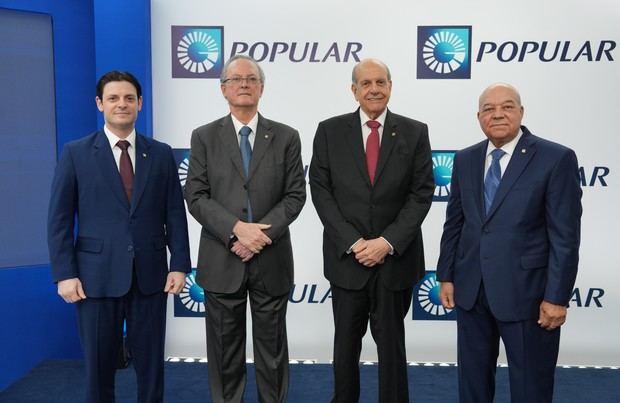 De izquierda a derecha, los señores Manuel Alejandro Grullón Hernández, Manuel
A. Grullón, Marino D. Espinal y Manuel E. Jiménez F.