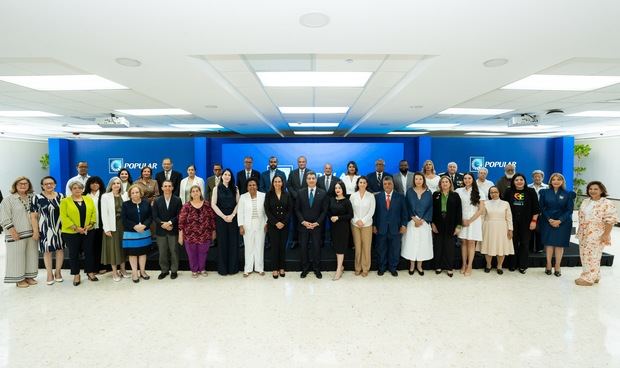 El presidente ejecutivo del Banco Popular Dominicano, señor Christopher Paniagua,
destacó la responsabilidad asumida por la institución al “apoyar activamente a organizaciones
que mejoran la calidad de vida de la población”.