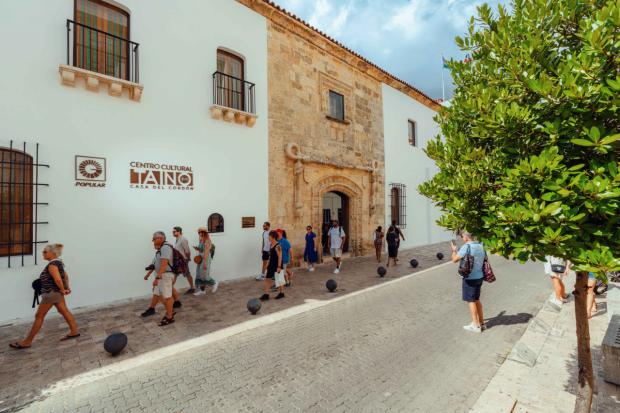 Instituciones culturales dialogan sobre el valor de la cultura en Centro Cultural Taíno Casa del Cordón