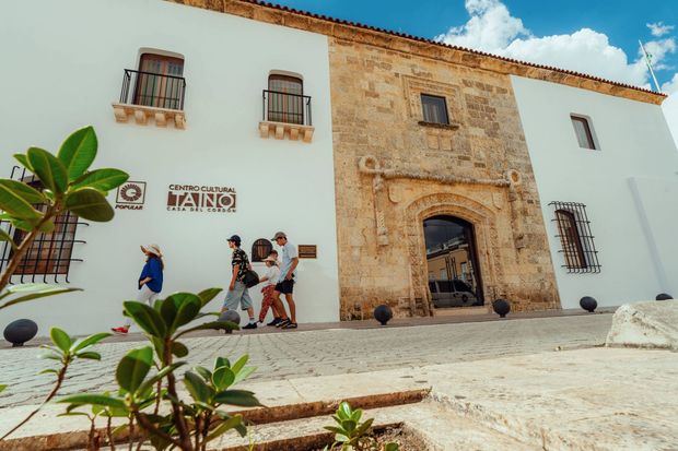 Conversatorio sobre el poder del lenguaje en Casa del Cordón