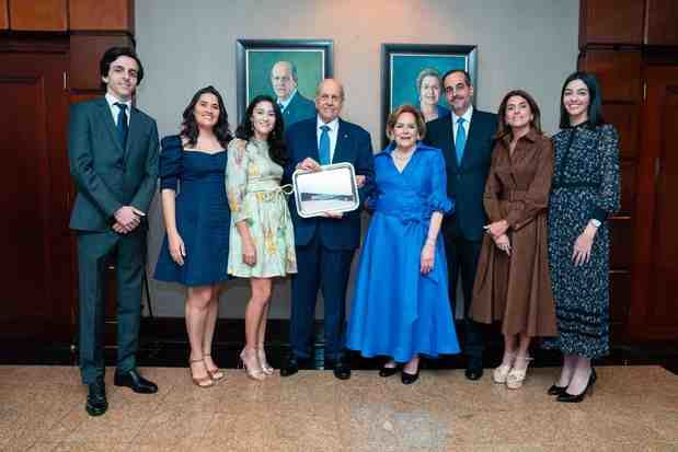 En la ceremonia, estuvieron presentes de manera especial, los hijos y nietos del señor
Marino D. Espinal, quienes lo acompañaron con orgullo y afecto este merecido homenaje a su
legado.