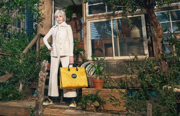 Jane Fonda es la nueva embajadora de la nueva colección de Gucci diseñada con materiales naturales y sostenibles.
