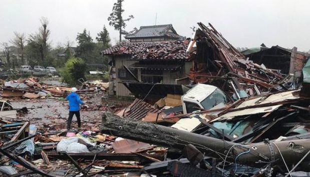 Al menos 7 muertos y 15 desaparecidos en Japón por el paso del tifón Hagibis.