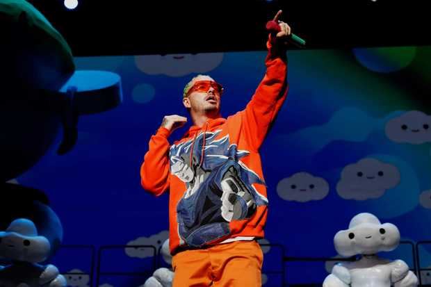 El reguetonero colombiano J Balvin arrancó este viernes en Puerto Rico su gira, 'Arcoiris Tour'.