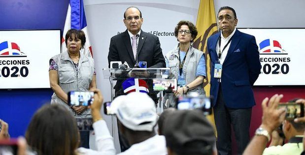 Pleno de la Junta Central Electoral anunció esta tarde que pospone las elecciones  presidenciales y congresuales para el 5 de julio, por la pandemia del coronavirus y evitar posibles contagios.