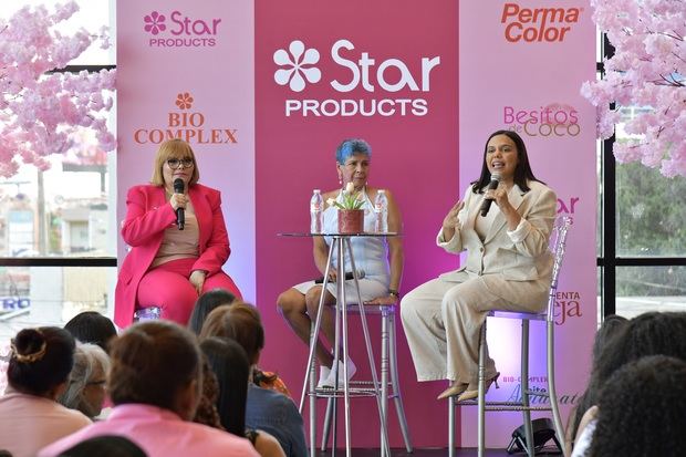 Rommy Pichardo habla de los productos Star. Rommy Grullon y Belkis León le acompañan.
