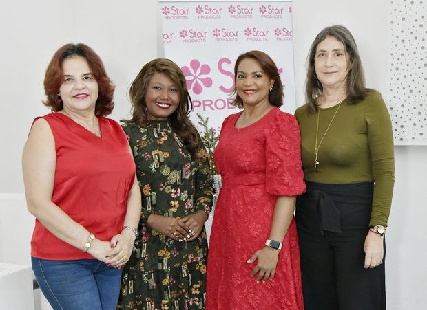 Kenia Placencia, Maria Luis, Betty Guzmán y Teresa Vascones.