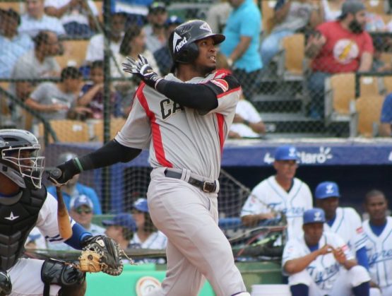 Jimmy Paredes de los Leones del Escogido.