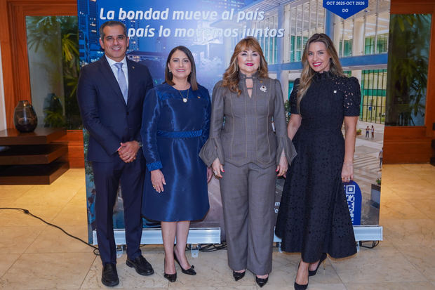 De izquierda a derecha, los señores Joel García, María Badía, Antonia Antón de Hernández y Dinorah Grullón.