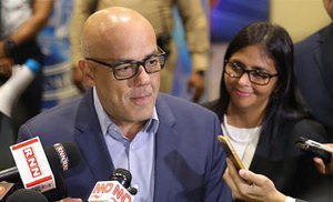 Chavismo defiende presidenciales y oposición cree que diálogo se extingue
 