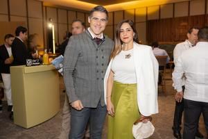 José Guillermo Cortines y Nannette Camarena.