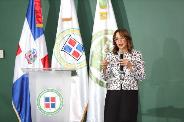 Josefina Navarro.