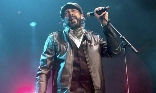 Hoy viernes Juan Luis Guerra lanza una versión en vivo del merengue Rosalía.