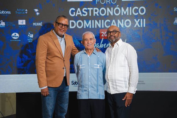 Juan Febles, Bolívar Troncoso Morales y Luis Marino López en el XII Foro.