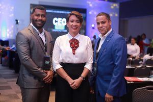 Juan Luis Santana , Elena López y Carmelo Peralta.