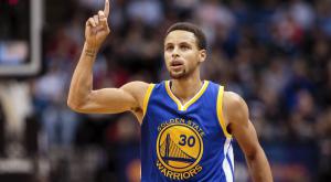 Curry, primer jugador de 200 millones en NBA