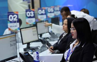 Empleados públicos inician nuevo horario este martes