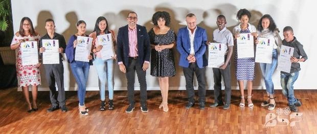 Jóvenes reconocidos en la 5ta. edición de los Premios al Mérito Juvenil Altagraciano. 