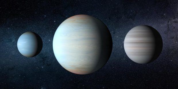 Versión artística del sistema planetario Kepler-47 con el gran planeta recién descubierto en medio. 