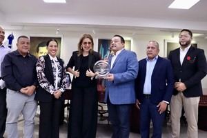 Homenaje a Olga Lara y Luis Miguel del Amargue en Azua