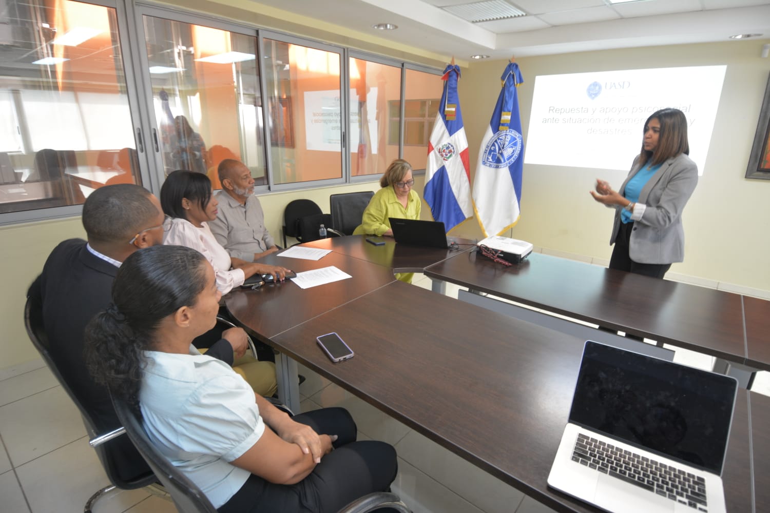 UASD capacitará personal para brindar apoyo psicosocial a afectados por la tragedia Jet Set