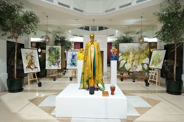 La exposición Cigua Palmera” fusiona arte plástico, jazz y alta costura en la Casa de las Artes.