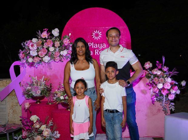 La programación, que se llevó a cabo durante un día completo, incluyó el torneo OctuBreast Golf Classic, organizado para apoyar a mujeres que se han sometido a una reconstrucción mamaria.