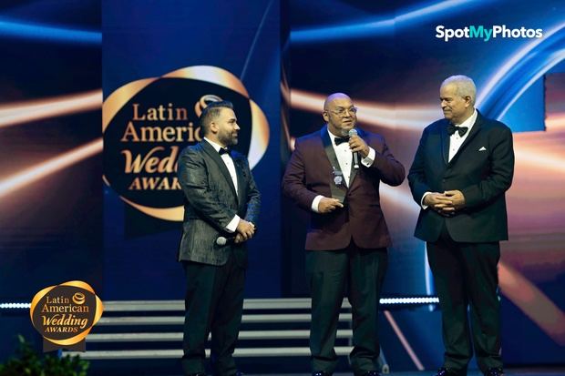 Momento del homenaje a damas merengueras, producido por Suberví e interpretado por Yve Ramos junto a Brian y Elvin Disla