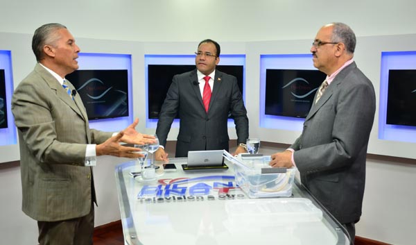 Leonardo Faña junto a los periodistas