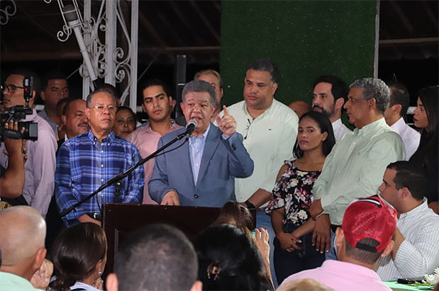 Expresidente Leonel Fernández aseguró este lunes en La Vega que la oposición está 'construyendo una gran alianza'.