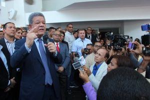 Fernández exclama en Boca Chica que ya inició su retorno al Palacio Nacional
