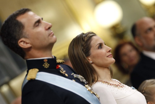 El día de la proclamación de Felipe VI la reina Letizia sorprendió con un recogido con trenzas. 