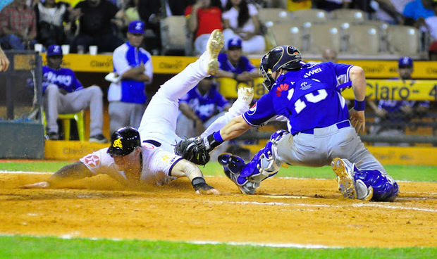 Partido entre las Aguilas Cibaeñas y los Tigres del Licey