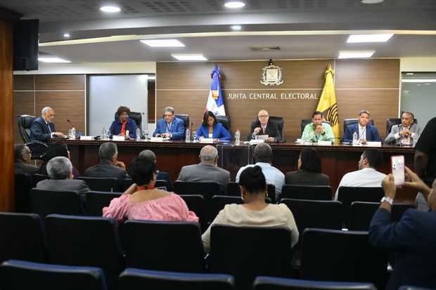 JCE da apertura a sobre B y da a conocer propuesta de oferente para emisión de la nueva cédula.