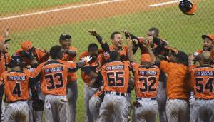 Toros se quedan solos en la cima del béisbol dominicano