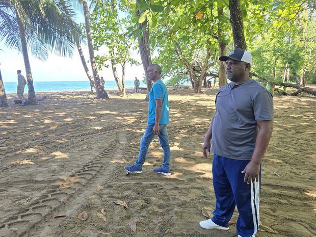 Operativo de limpieza en playa Punta Bergantín.