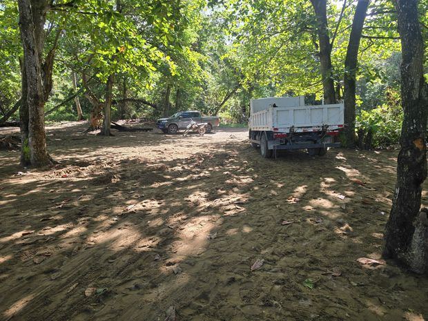Operativo de limpieza en playa Punta Bergantín.