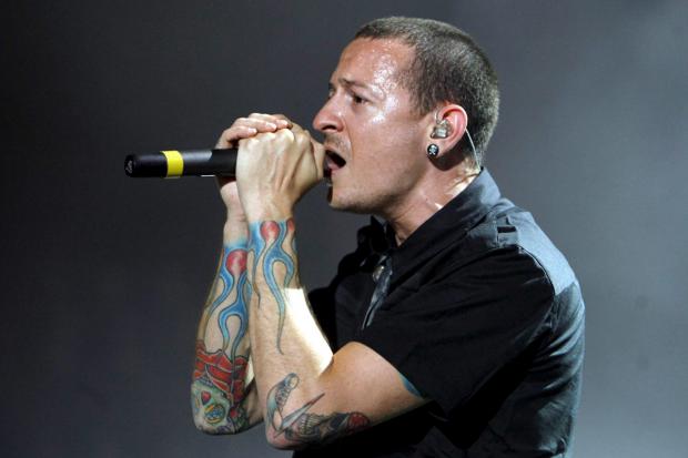 Encuentran ahorcado a Chester Bennington, cantante de Linkin Park