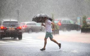 Disminución de lluvias para hoy e incremento de la misma para mañana por onda tropical
 