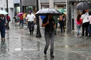 Vaguada y onda tropical inciden sobre el país provocando aguaceros y ráfagas de viento