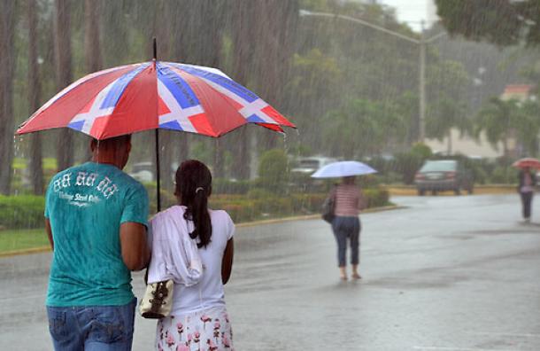 Lluvias obligan a desplazar a 645 personas, informa el COE
 