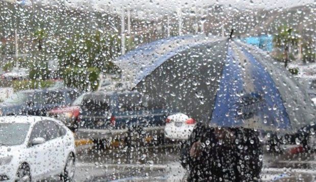 Lluvias dispersas hacia algunas provincias del país. El oleaje comienza a mejorar.