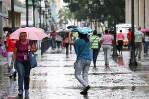 Vaguada ocasiona aguaceros y tronadas en varias localidades. Continúan las alertas