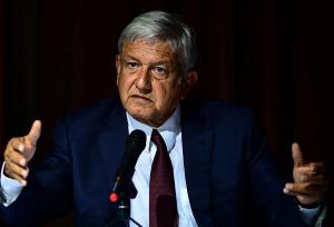 López Obrador defiende la consulta sobre aeropuerto, cuyo modelo repetirá